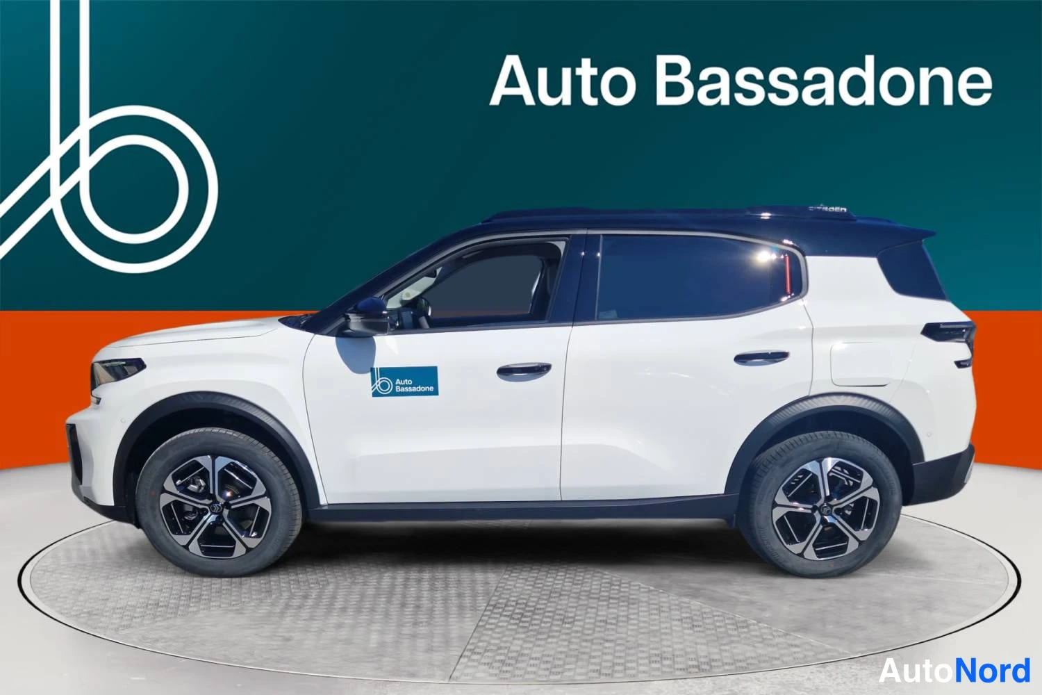 Valkoinen Citroen E-c3 aircross 2026, etuviisto, keula vasemmalle, kuva 2