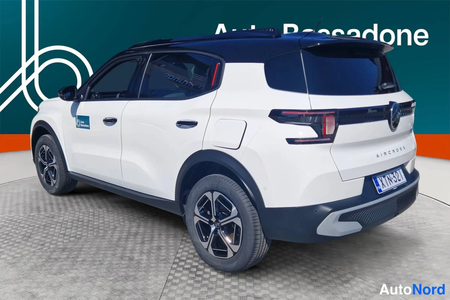 Valkoinen Citroen E-c3 aircross 2026, takaviisto, kuva 7