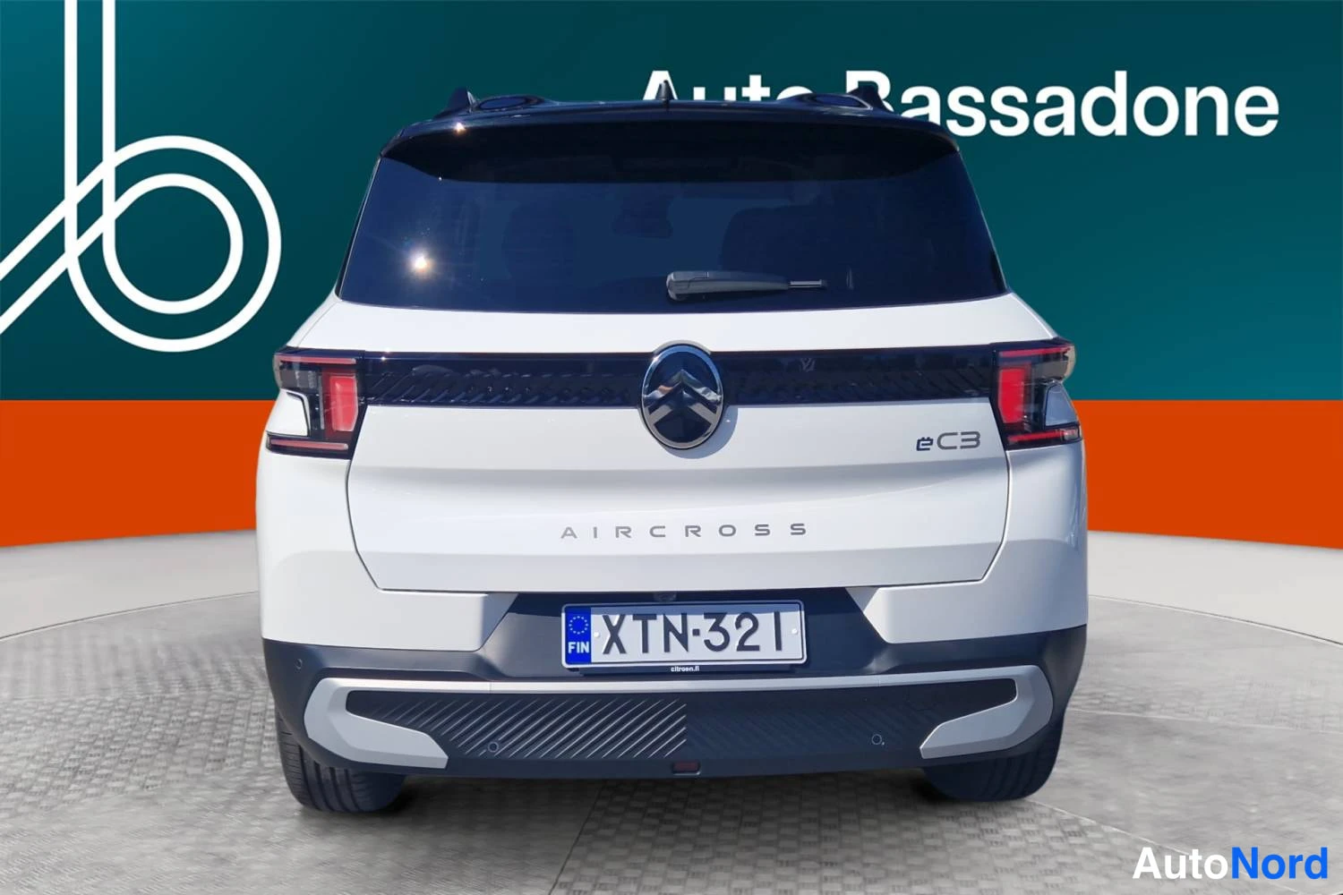 Valkoinen Citroen E-c3 aircross 2026, takaa, kuva 9