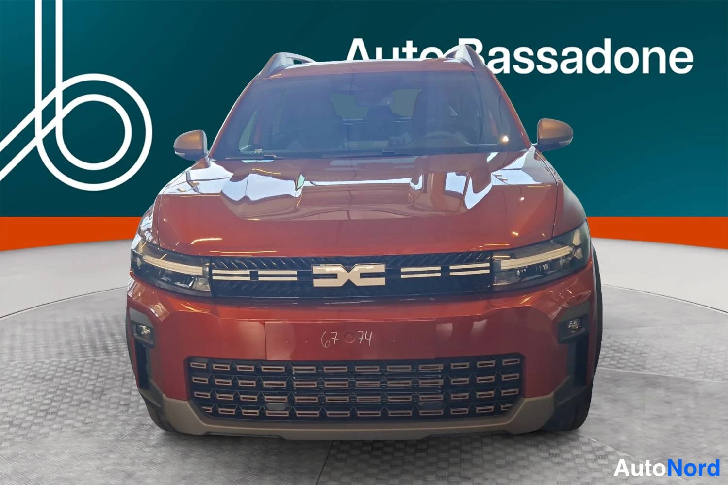 Oranssi Dacia Bigster 2026, edestä, kuva 4