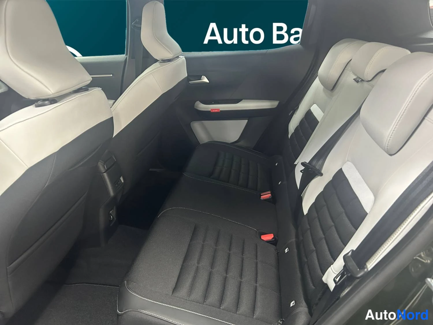 Vihreä Citroen C3 aircross 2026, kuva 11