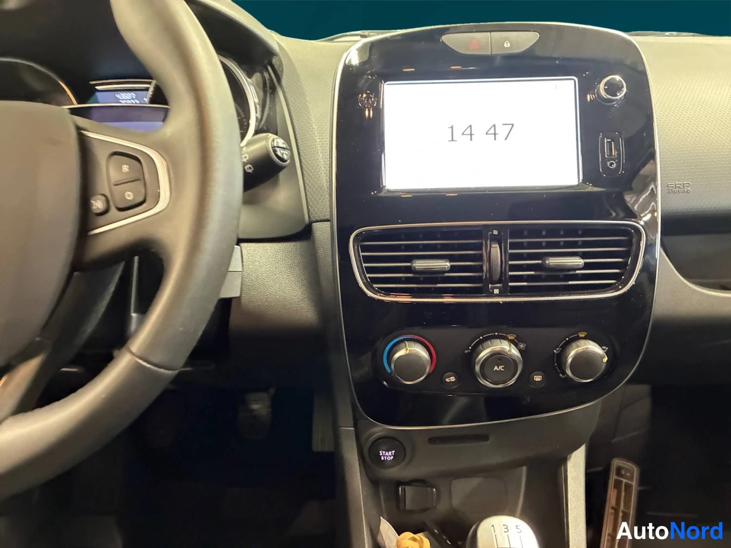 Punainen Renault Clio 2019, kuva 18