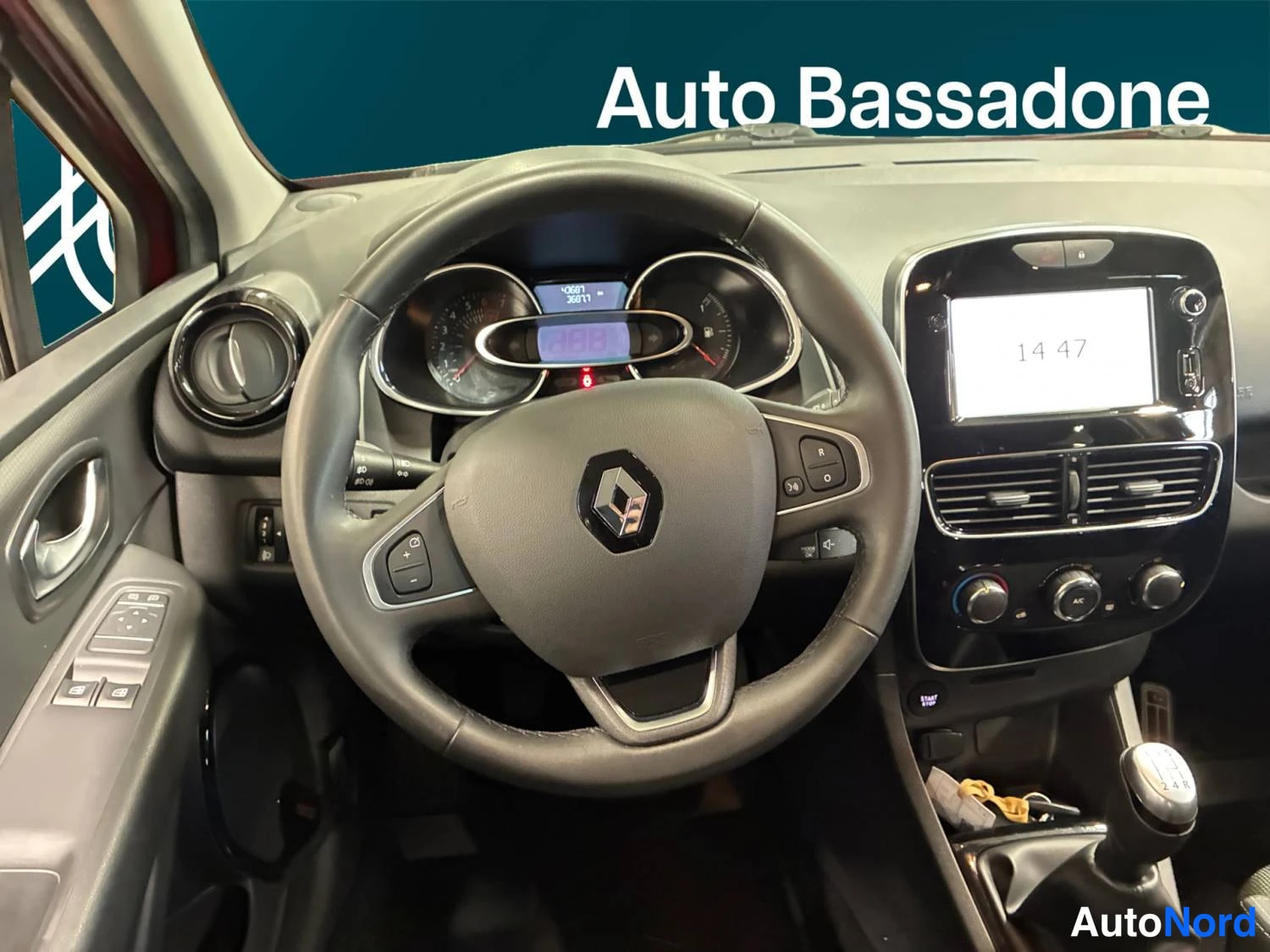 Punainen Renault Clio 2019, kuva 19