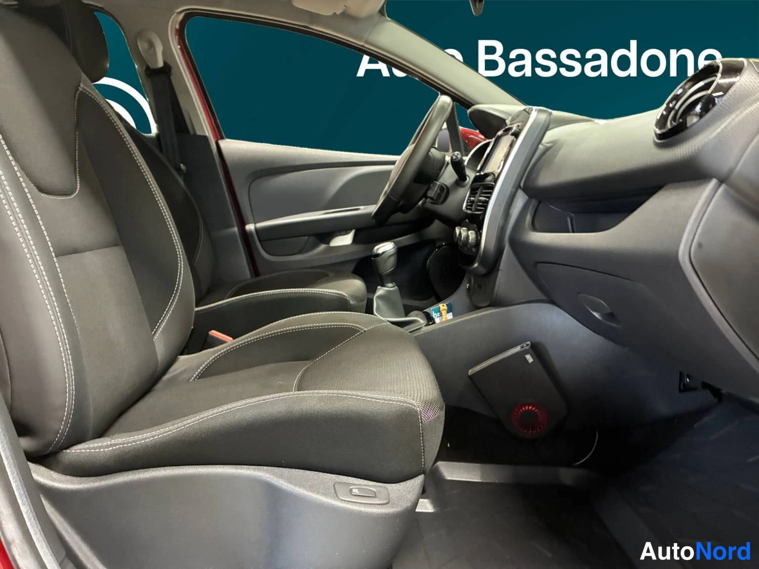 Punainen Renault Clio 2019, kuva 29