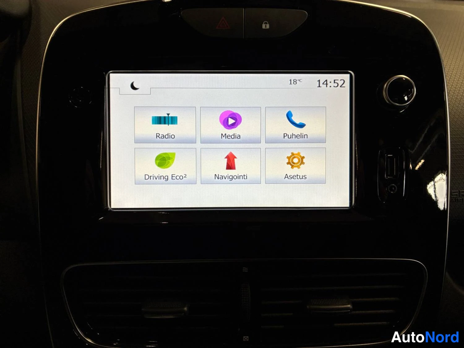 Punainen Renault Clio 2019, kuva 30