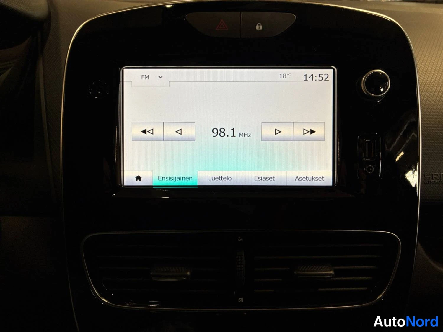 Punainen Renault Clio 2019, kuva 24