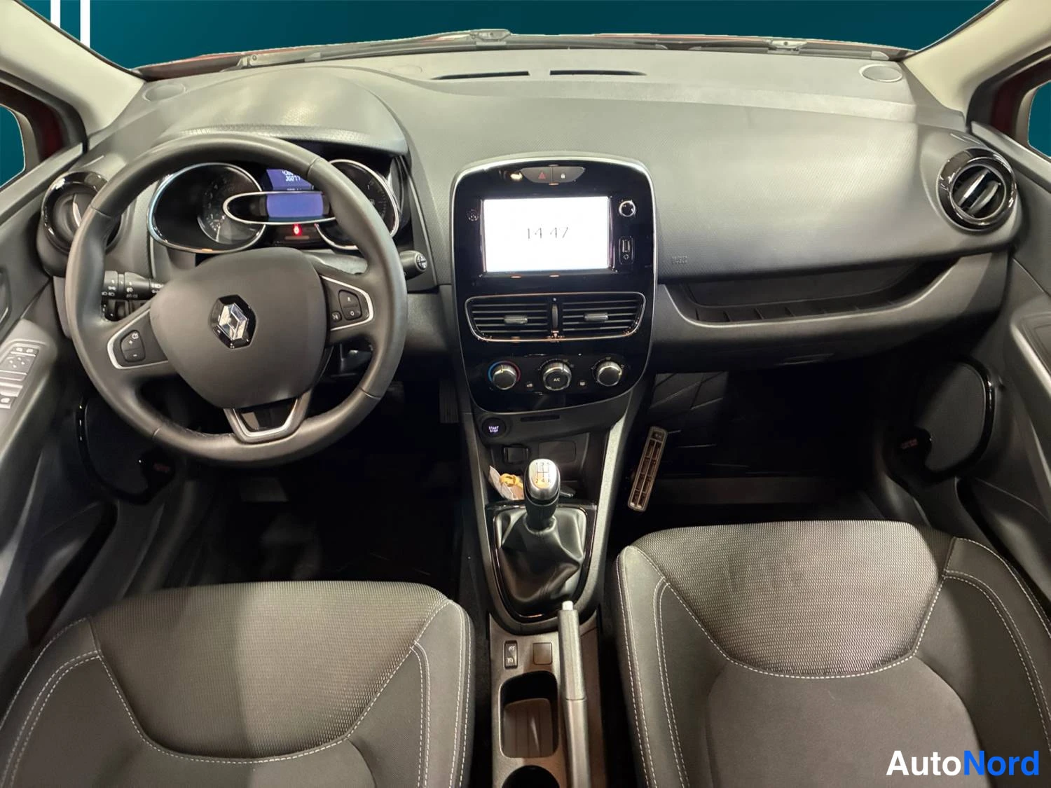 Punainen Renault Clio 2019, kuva 17