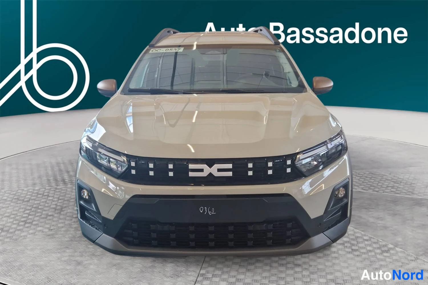 Beige Dacia Jogger 2026, edestä, kuva 3