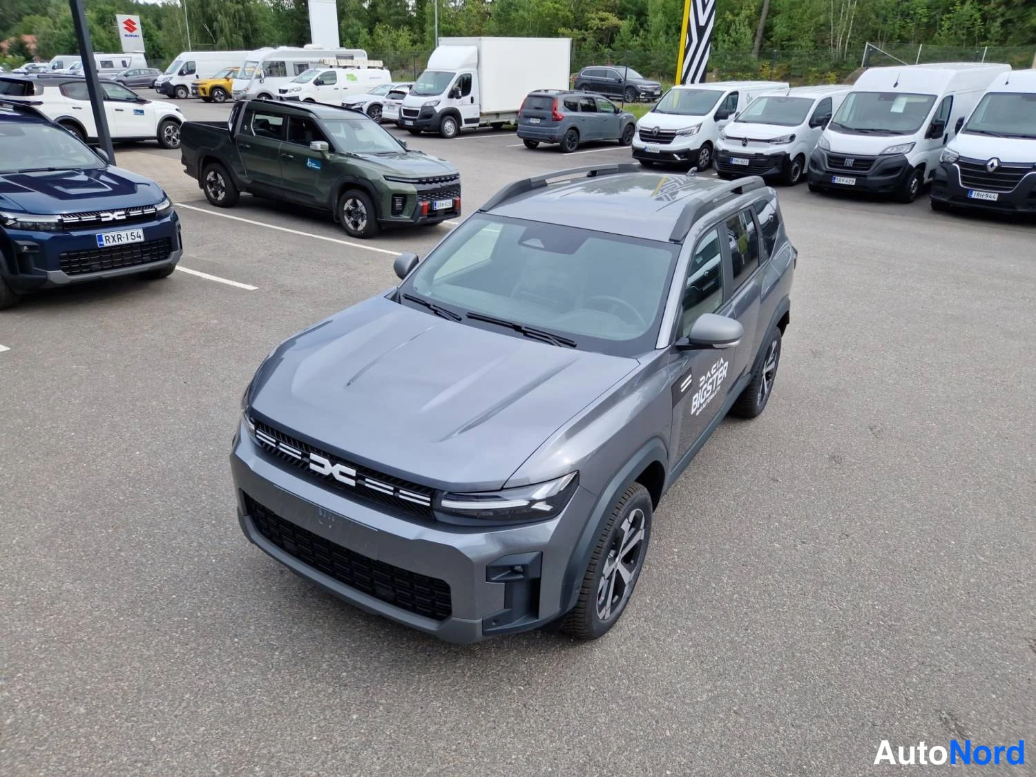 Harmaa Dacia Bigster 2026, etuviisto, keula vasemmalle, kuva 2