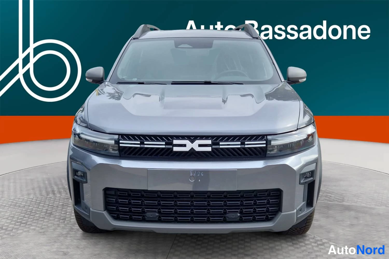 Harmaa Dacia Bigster 2026, edestä, kuva 4