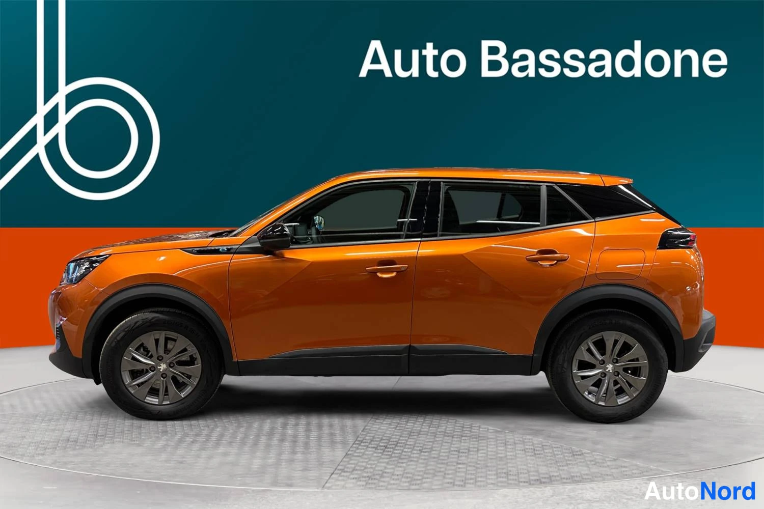 Oranssi Peugeot E-2008 2023, sivulta, kuva 4