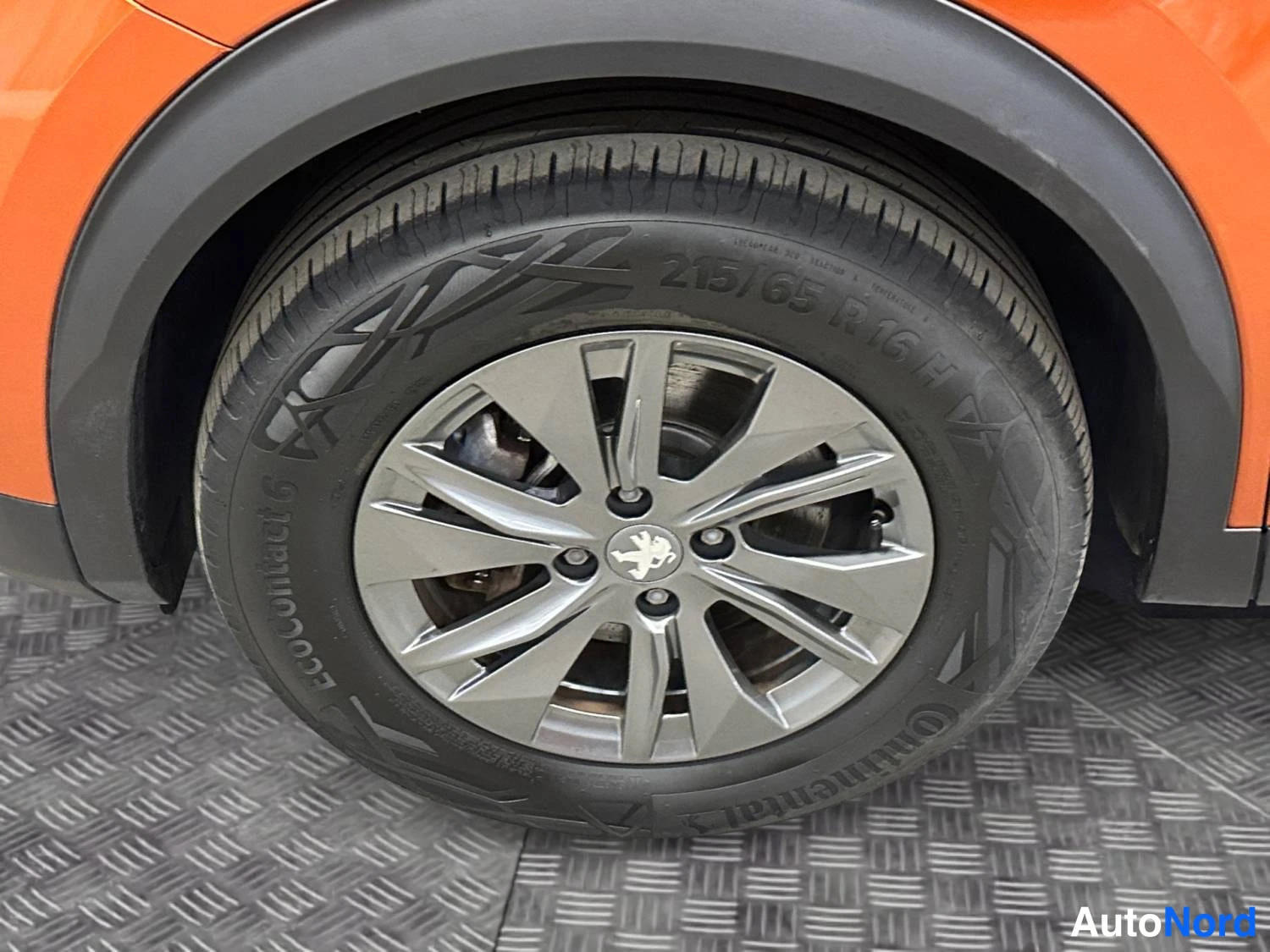 Oranssi Peugeot E-2008 2023, kuva 14