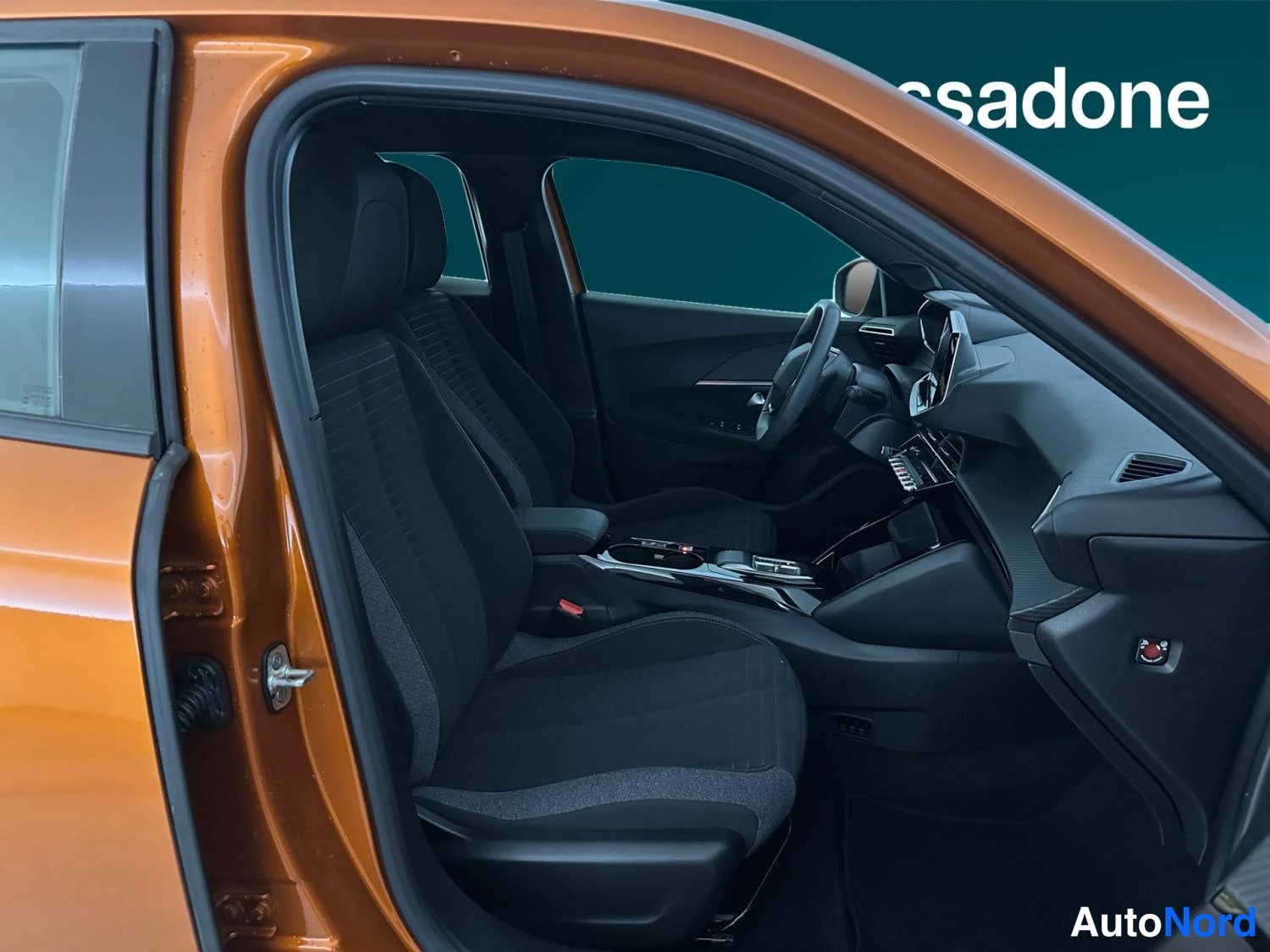 Oranssi Peugeot E-2008 2023, etuistuimet, kuva 11