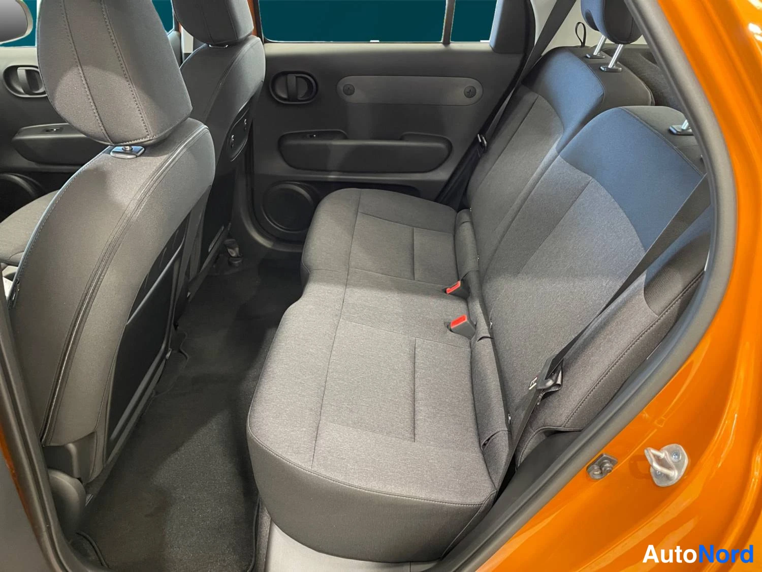 Oranssi Hyundai Inster 2026, kuva 11