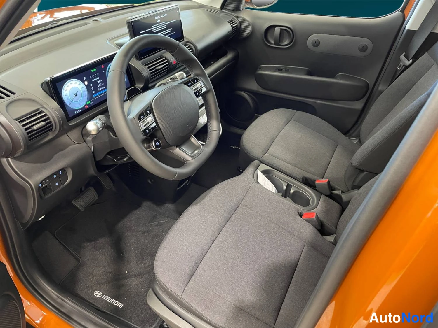 Oranssi Hyundai Inster 2026, kuva 12