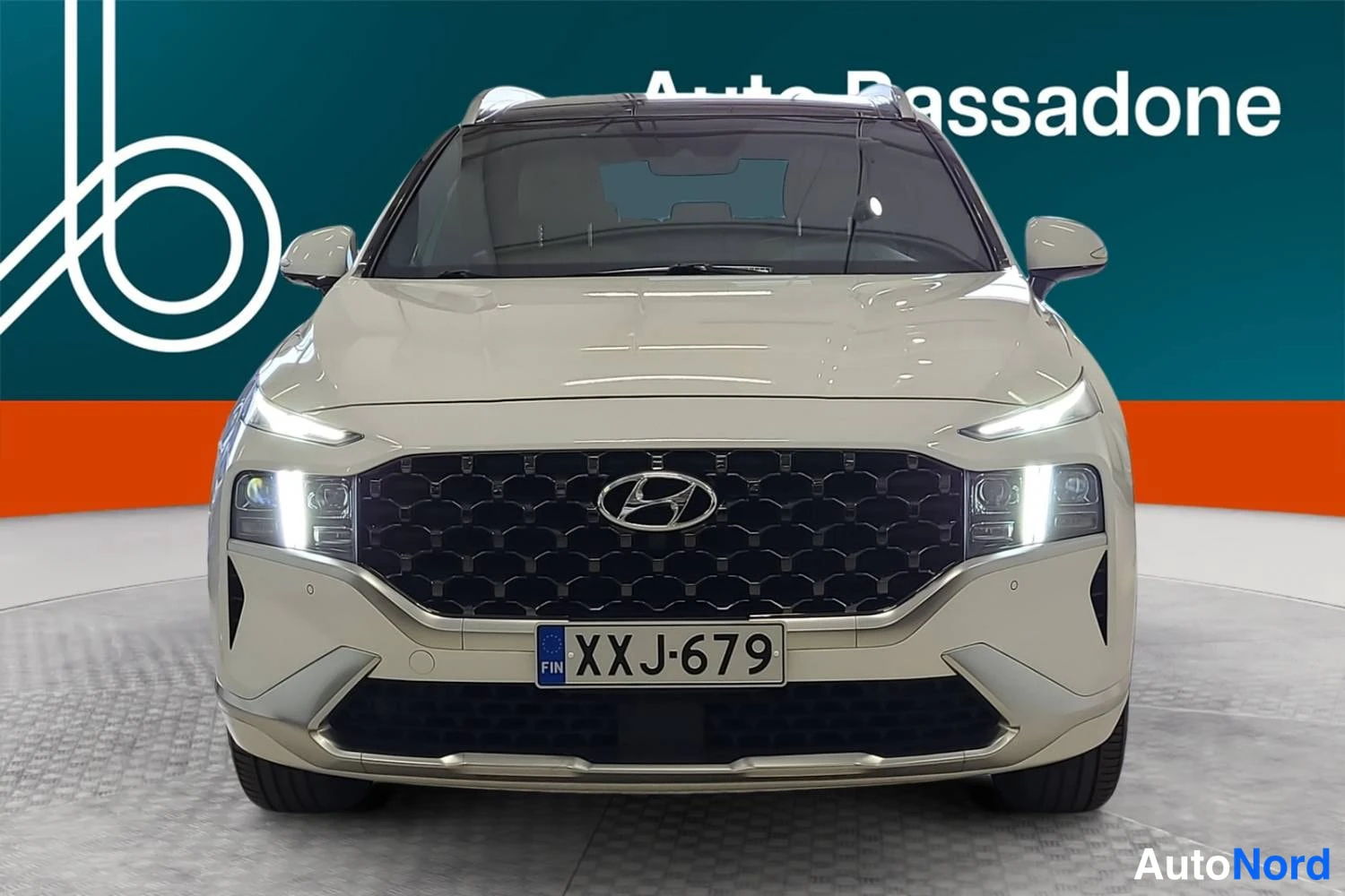 Valkoinen Hyundai Santa fe 2021, edestä, kuva 3