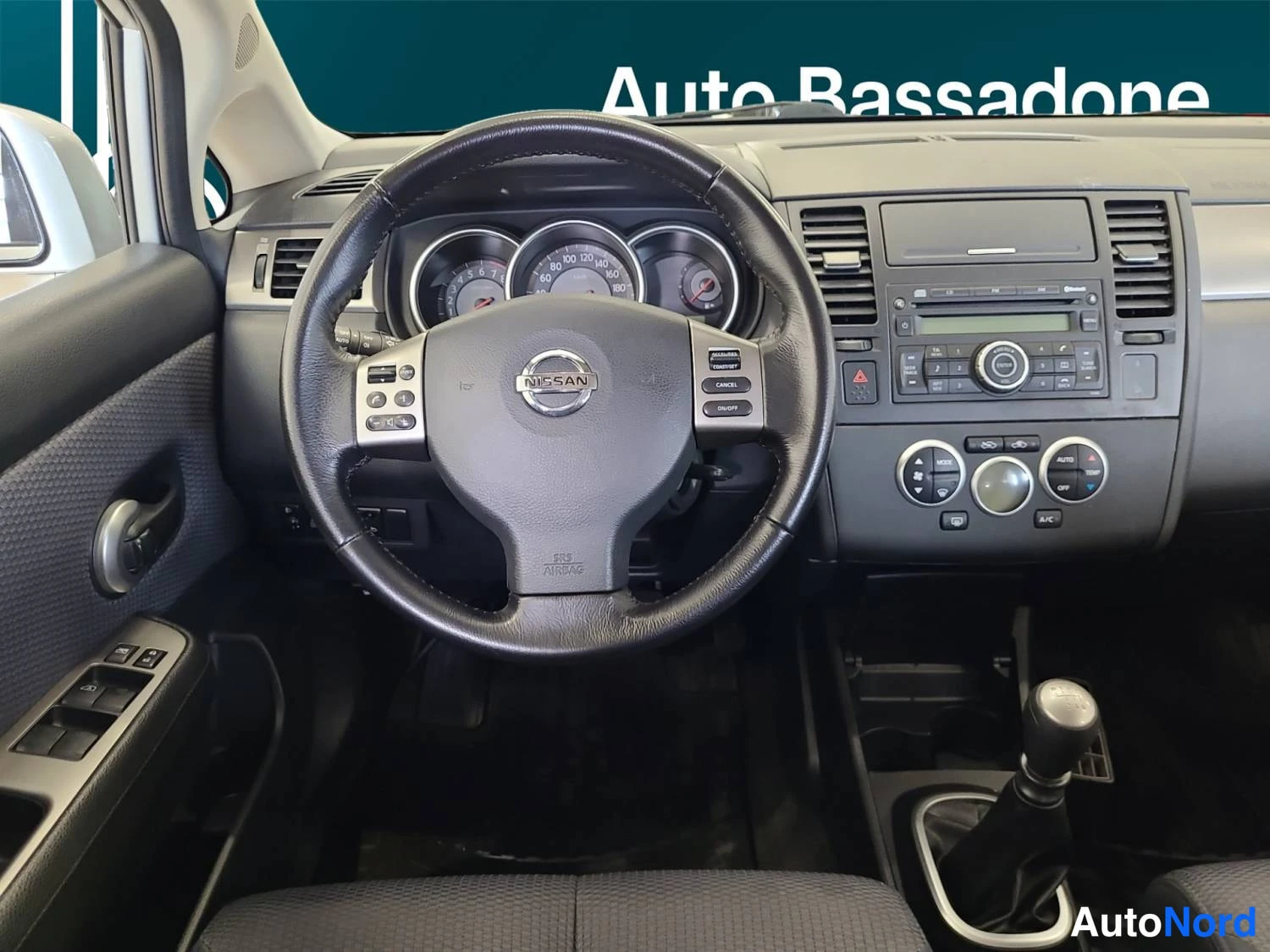 Nissan Tiida 2009, kuva 15