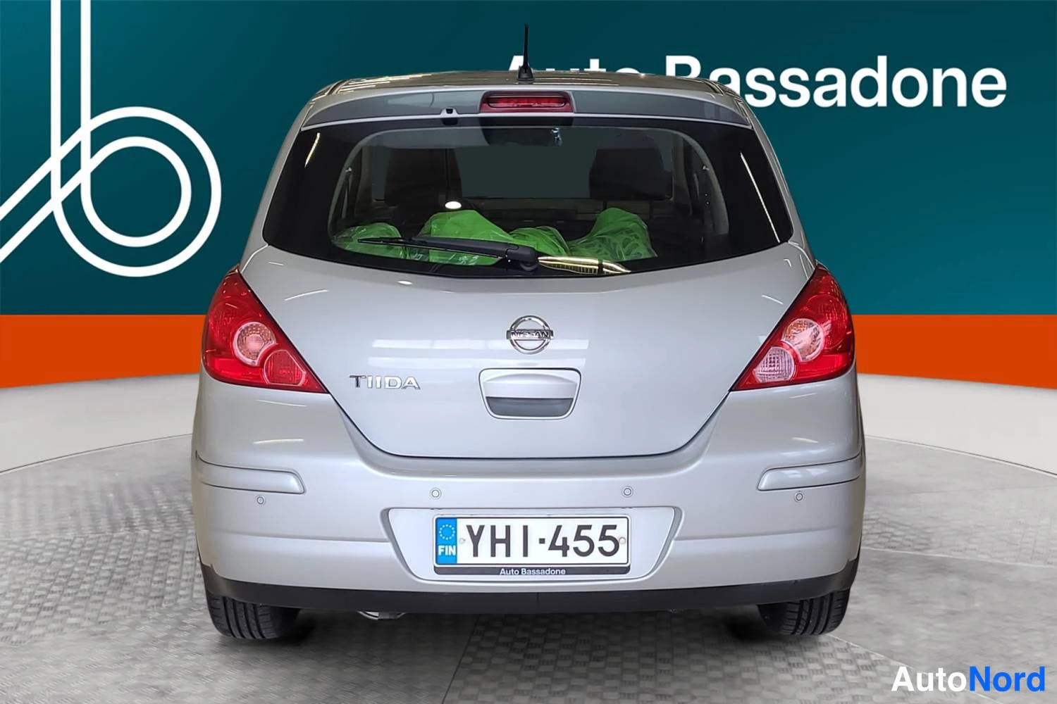 Nissan Tiida 2009, takaa, kuva 9