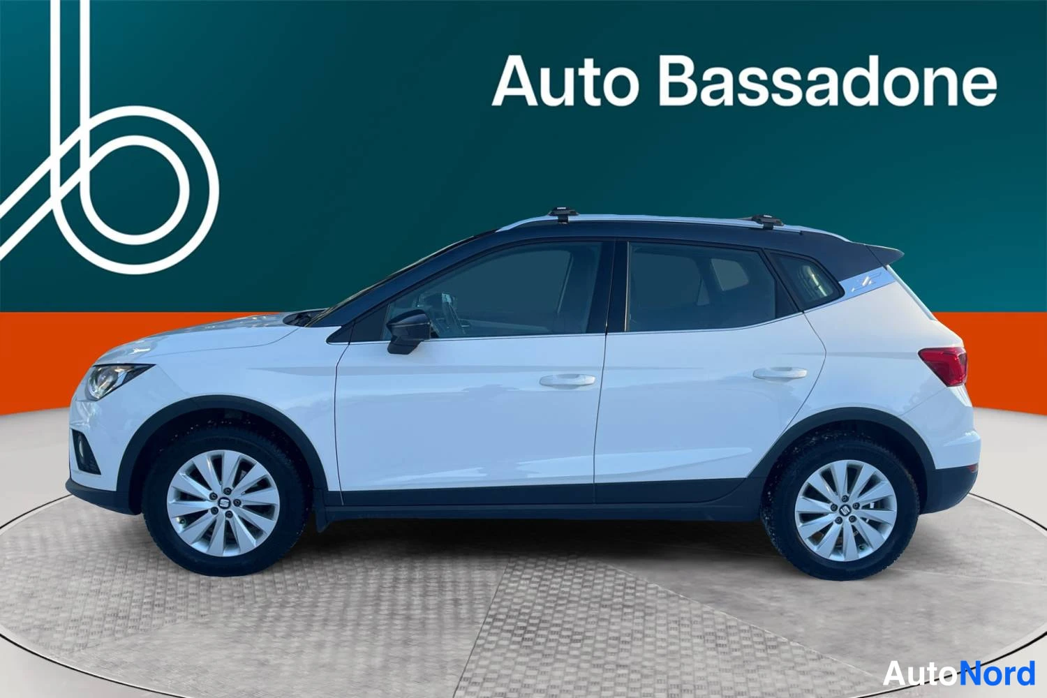 Valkoinen Seat Arona 2020, sivulta, kuva 7