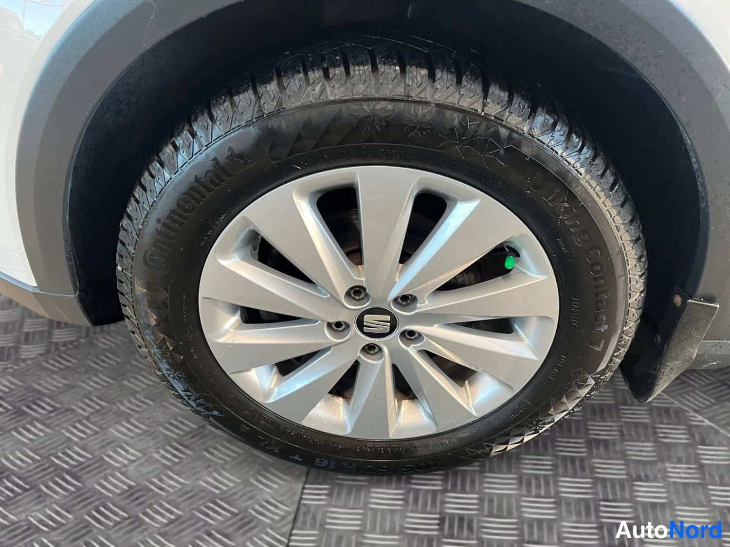 Valkoinen Seat Arona 2020, kuva 31