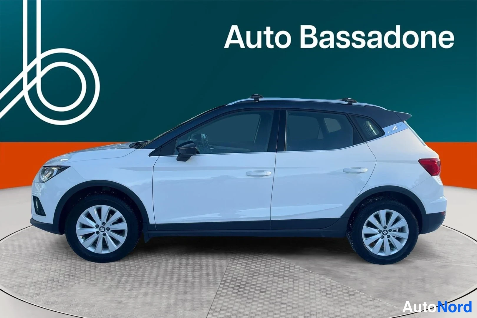 Valkoinen Seat Arona 2020, sivulta, kuva 8