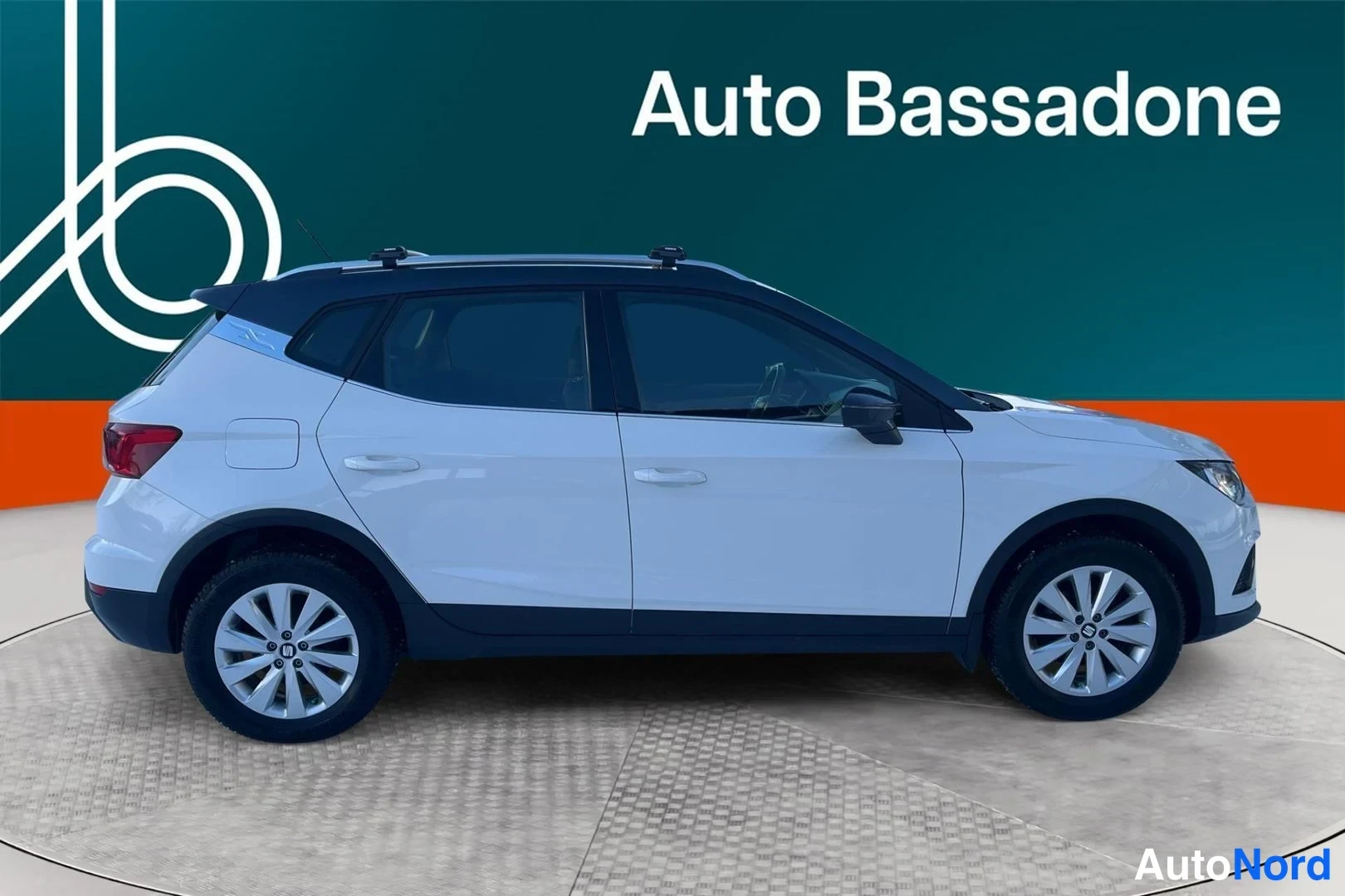 Valkoinen Seat Arona 2020, sivulta, kuva 10