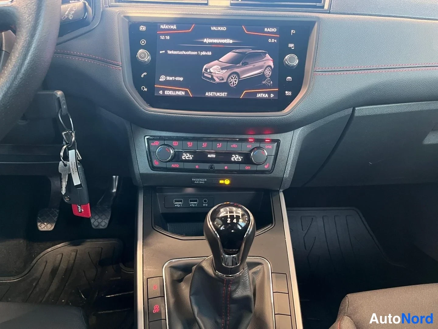 Valkoinen Seat Arona 2020, yksityiskohta, kuva 23