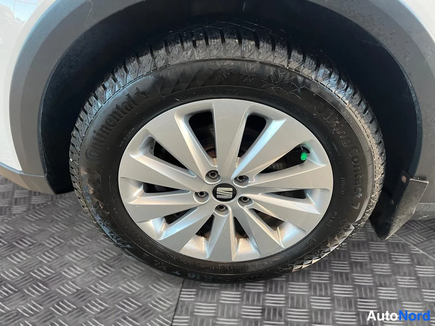 Valkoinen Seat Arona 2020, yksityiskohta, kuva 24