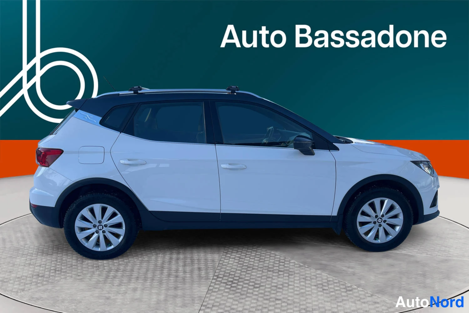 Valkoinen Seat Arona 2020, sivulta, kuva 9
