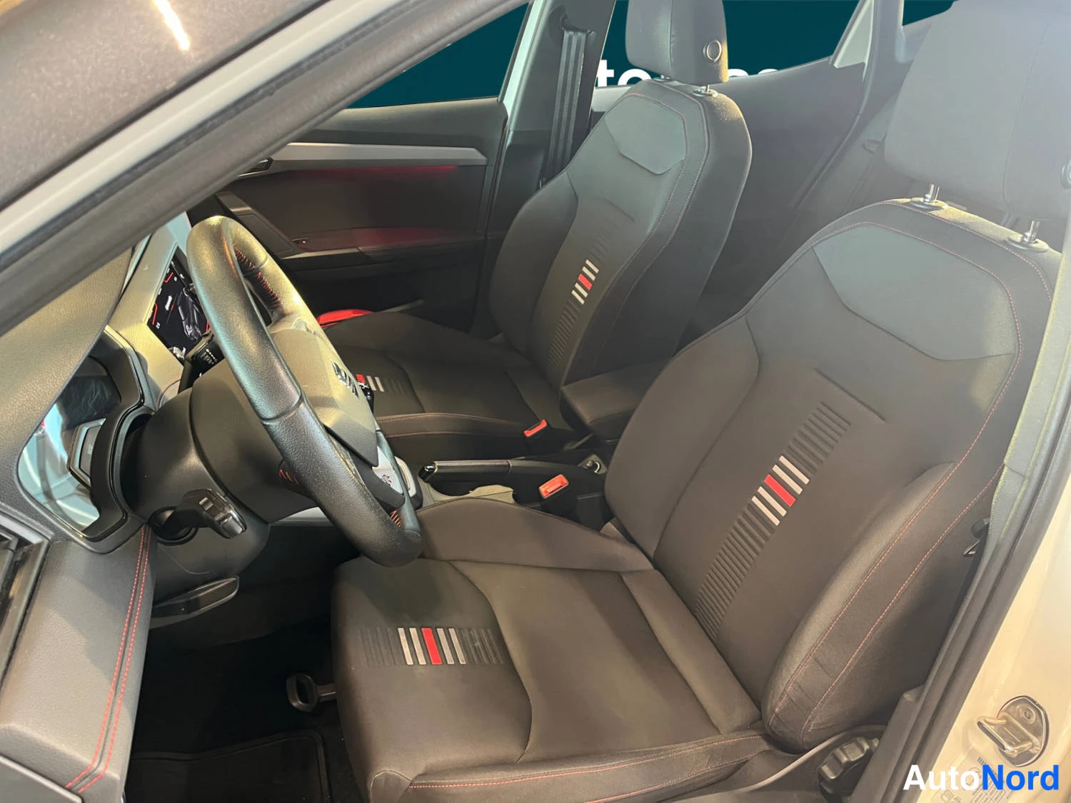 Valkoinen Seat Arona 2020, kuva 27