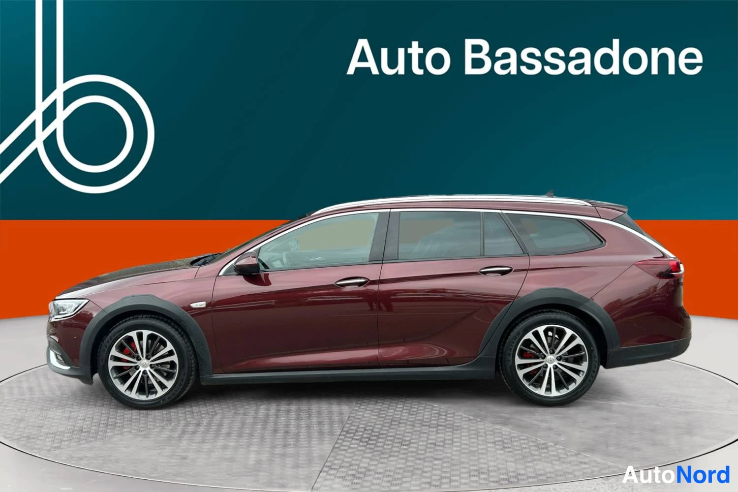 Punainen Opel Insignia 2019, etuviisto, keula vasemmalle, kuva 2
