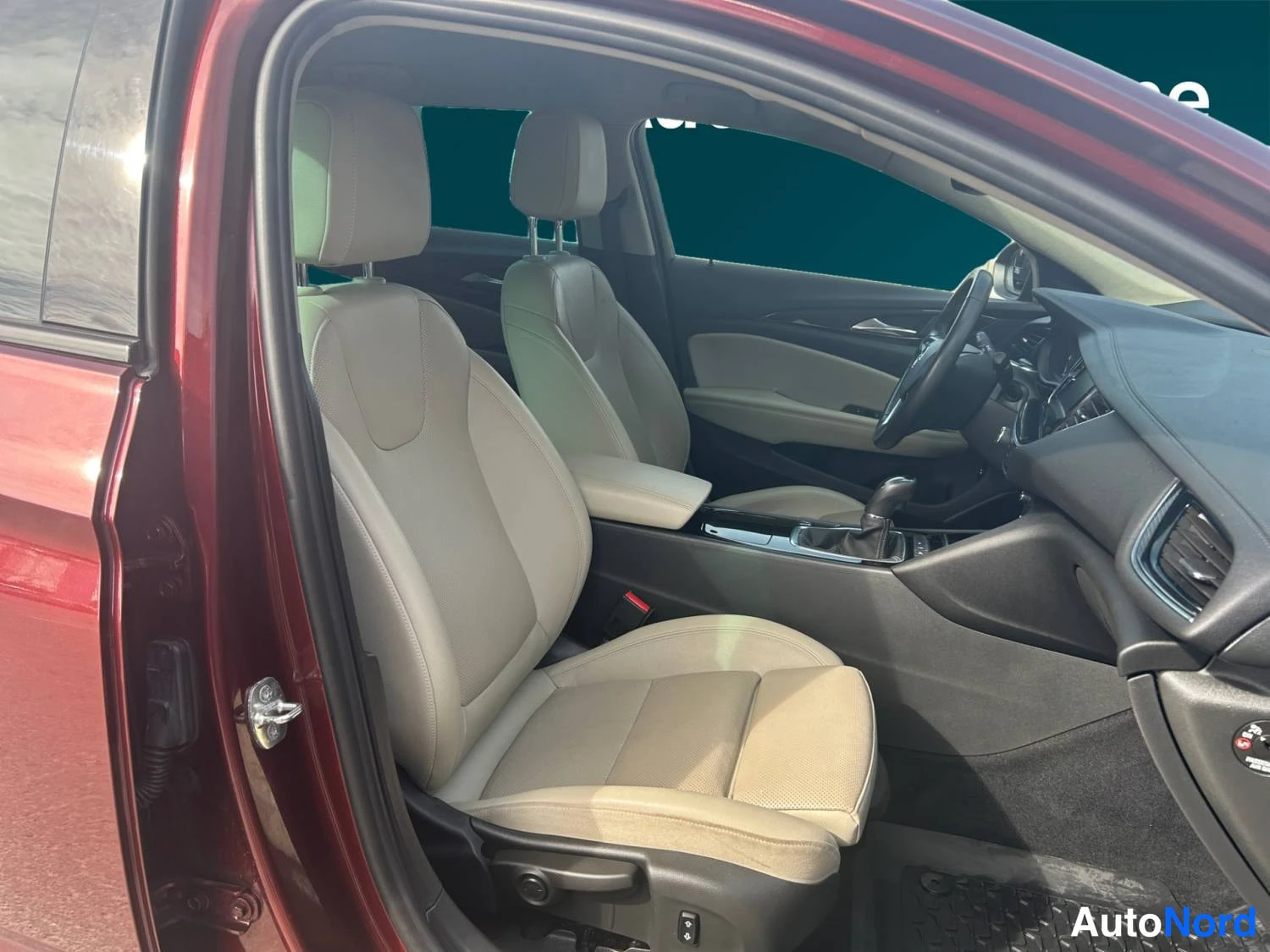 Punainen Opel Insignia 2019, kuva 15