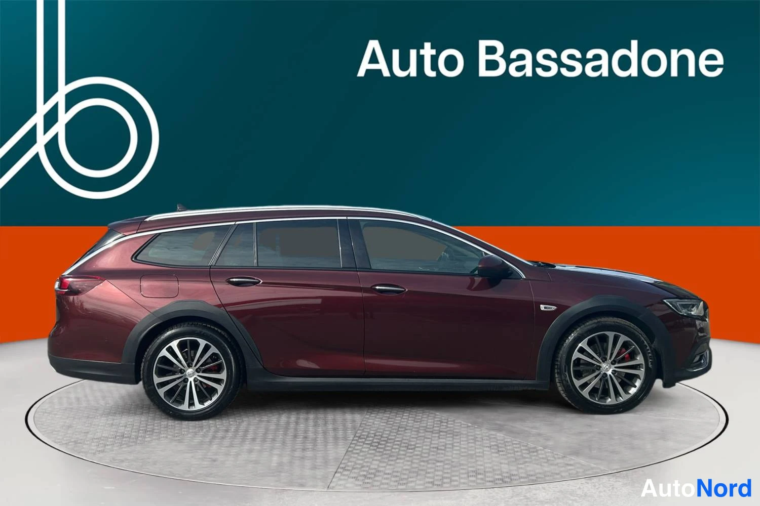 Punainen Opel Insignia 2019, sivulta, kuva 6