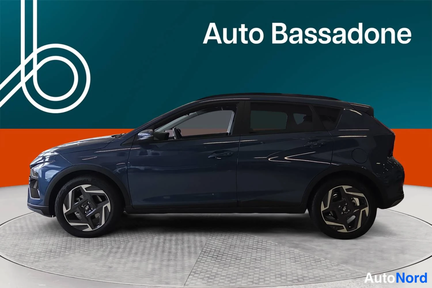 Sininen Hyundai Bayon 2026, sivulta, kuva 6