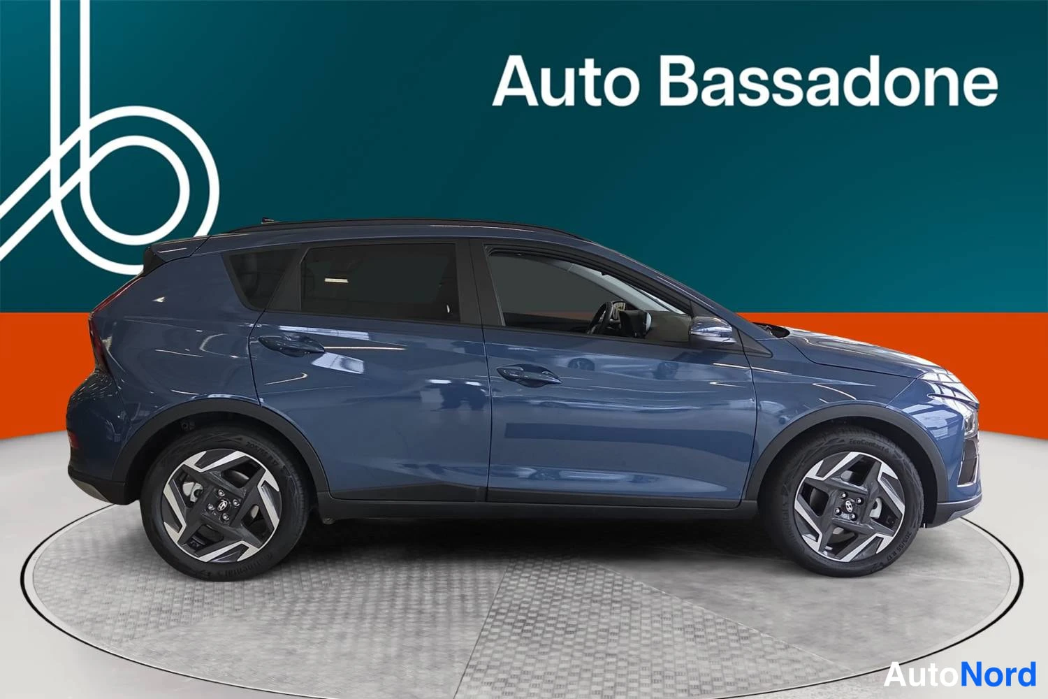 Sininen Hyundai Bayon 2026, sivulta, kuva 5
