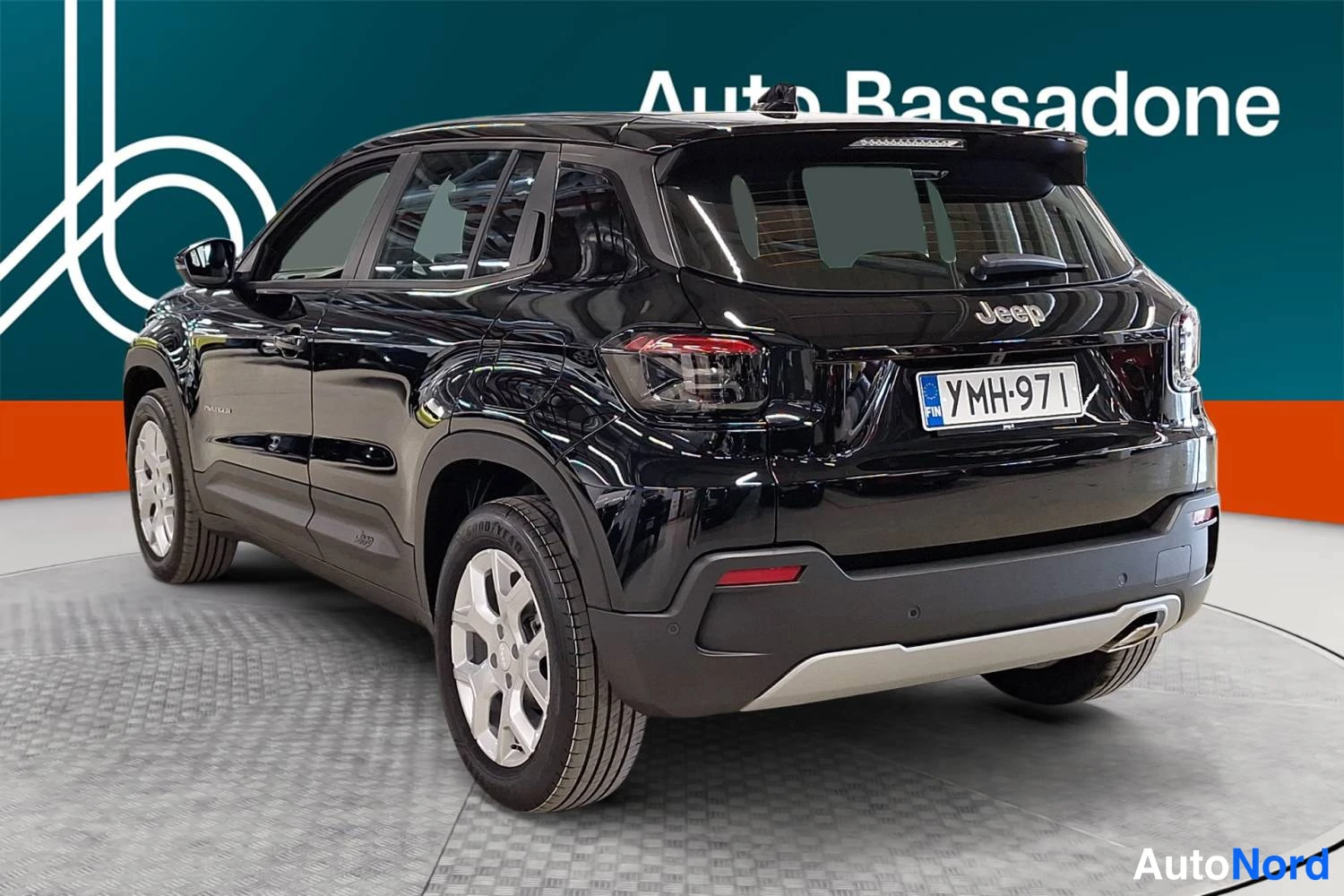 Musta Jeep Avenger 2026, takaviisto, kuva 6