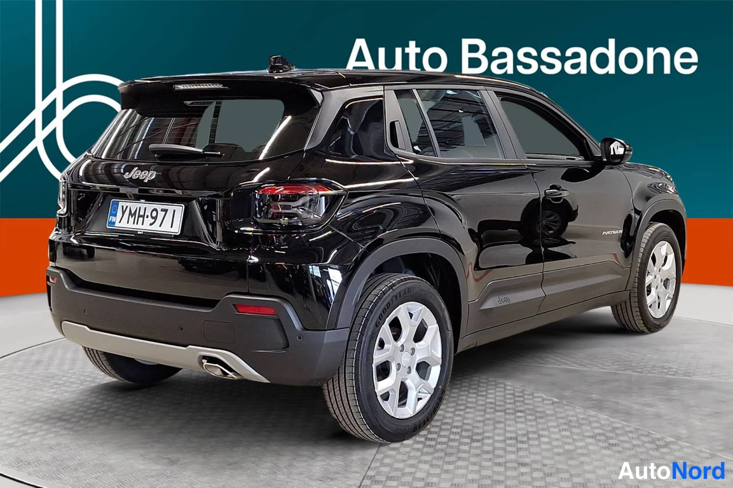 Musta Jeep Avenger 2026, takaviisto, kuva 7