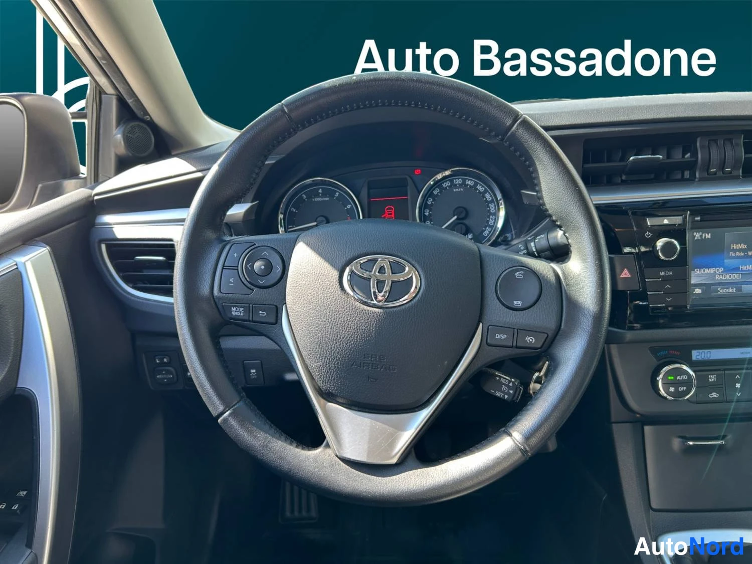 Hopea Toyota Corolla 2015, kuva 16