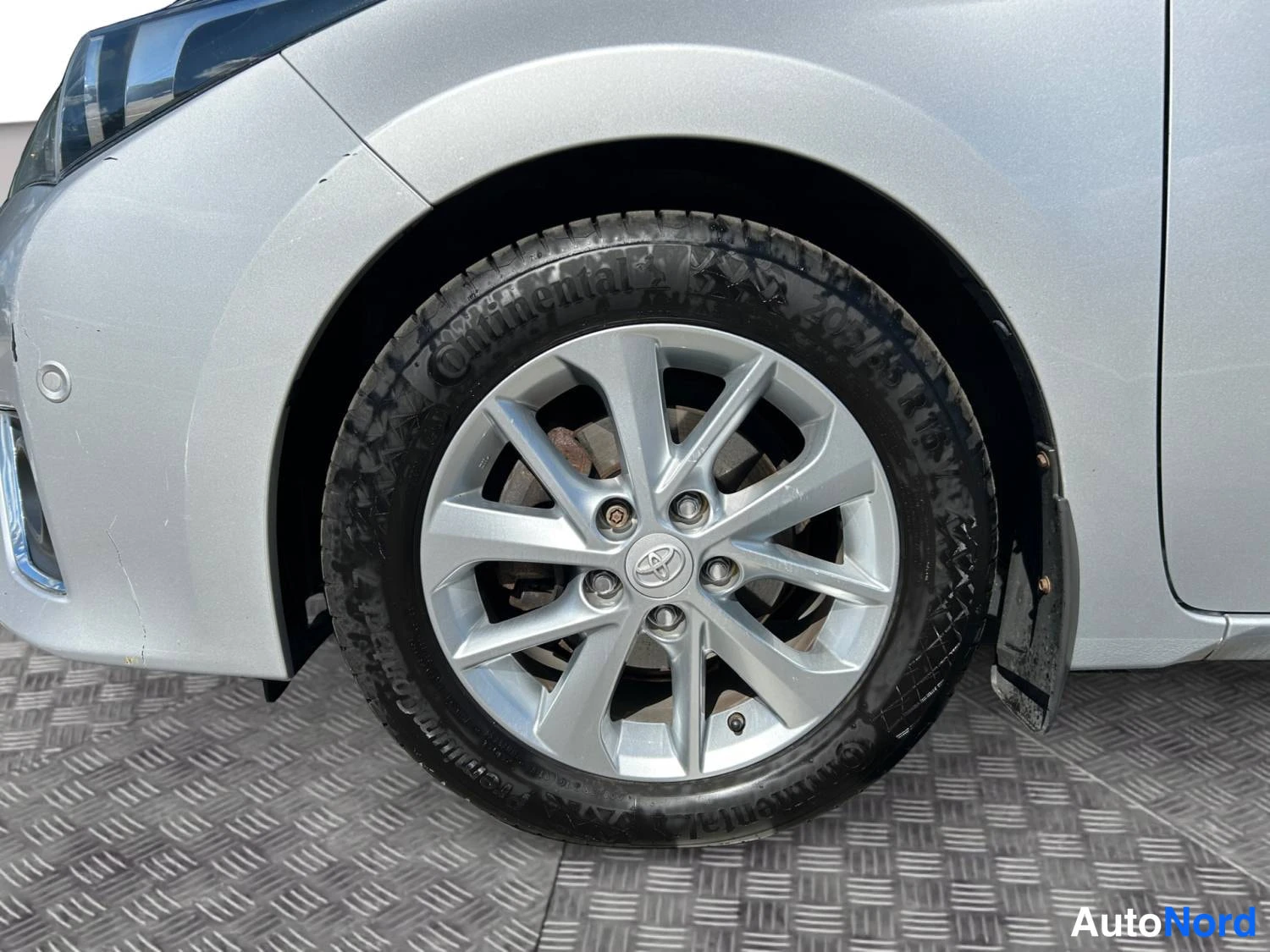 Hopea Toyota Corolla 2015, kuva 17