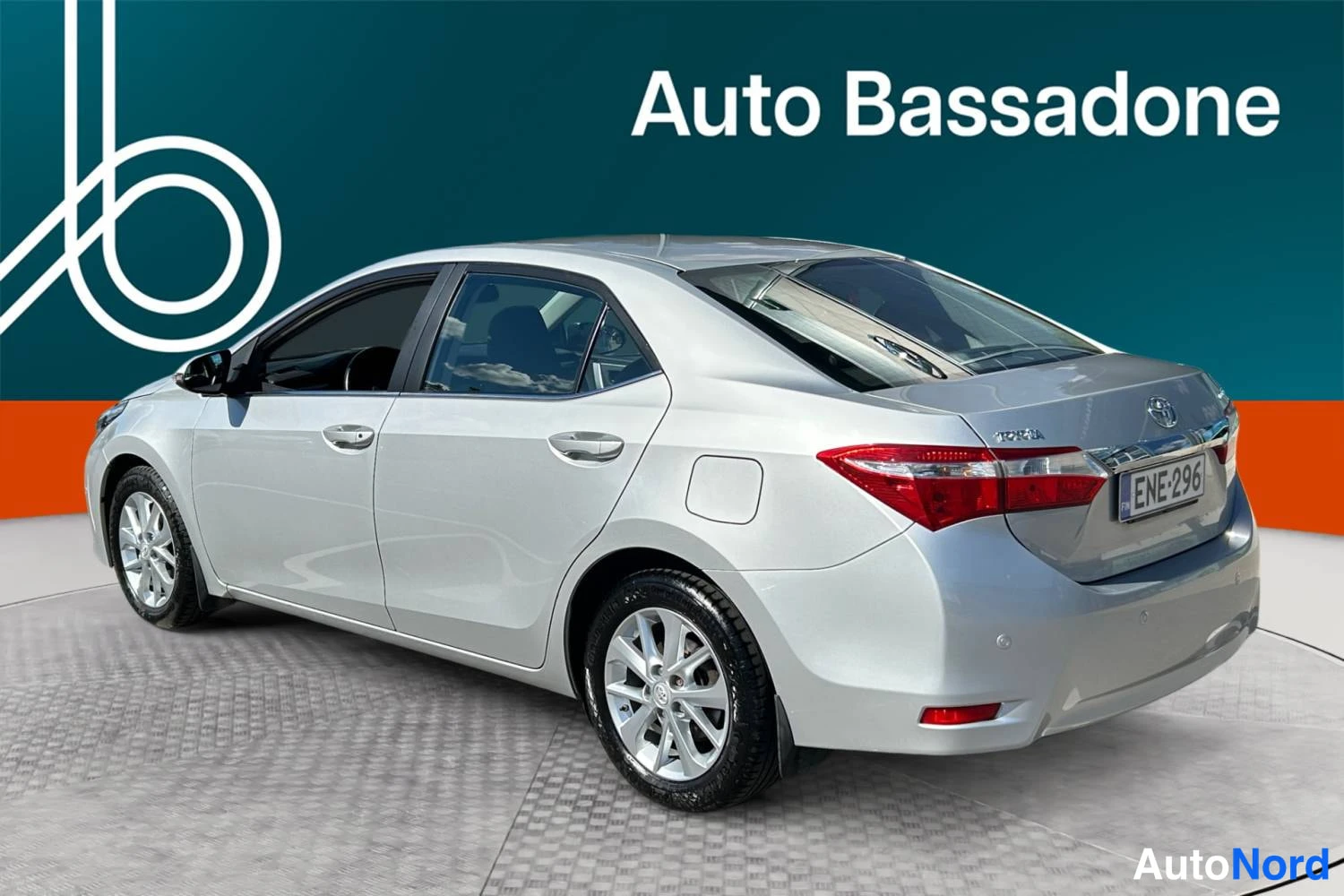 Hopea Toyota Corolla 2015, takaviisto, kuva 6