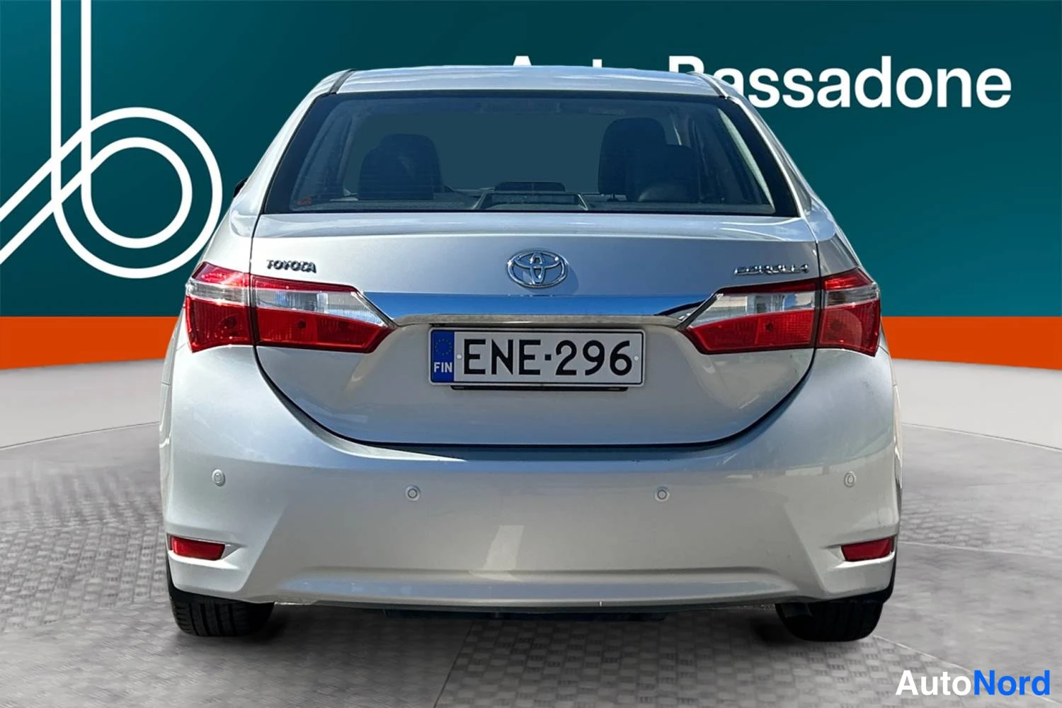 Hopea Toyota Corolla 2015, takaa, kuva 8