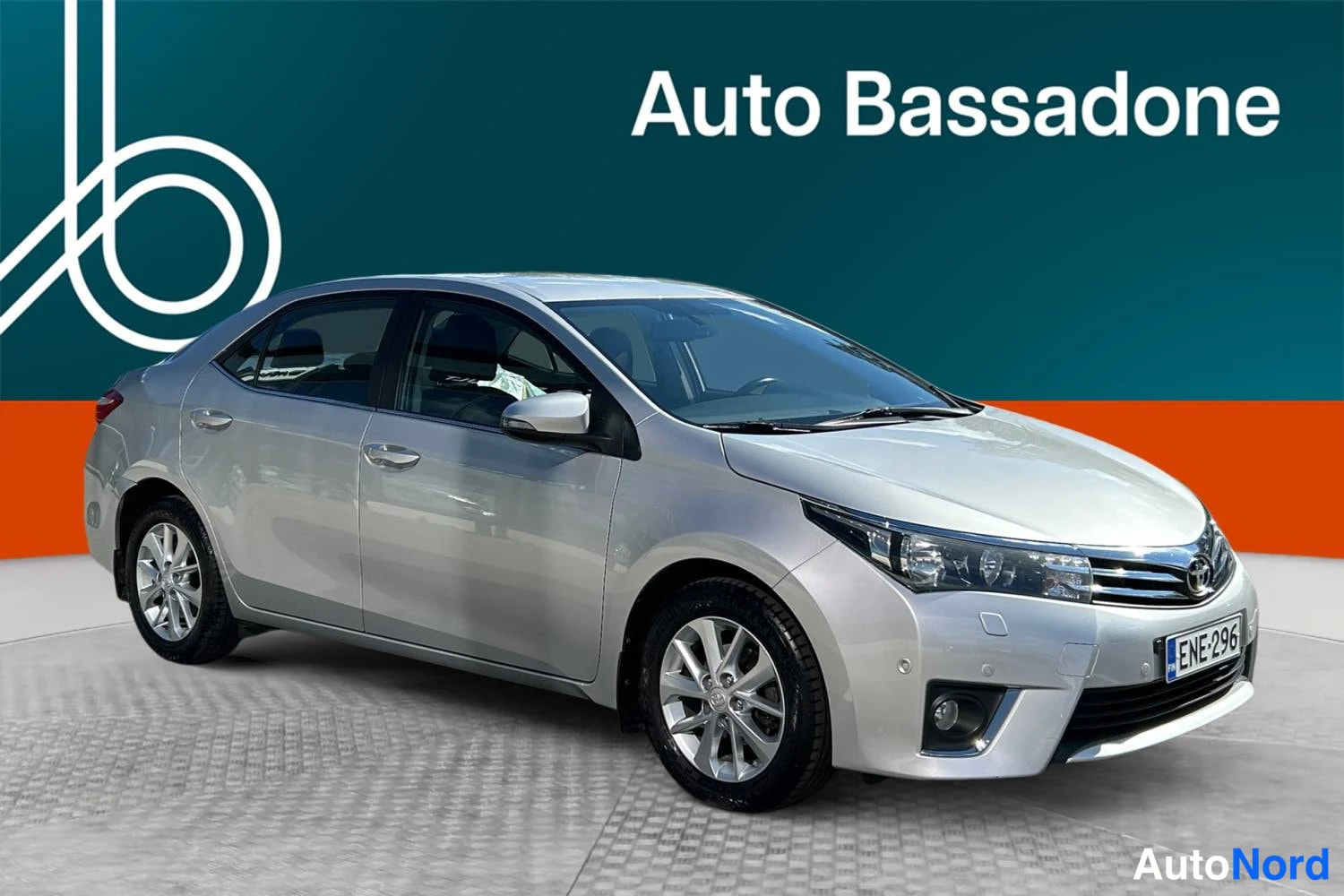 Hopea Toyota Corolla 2015, etuviisto, keula oikealle, kuva 2