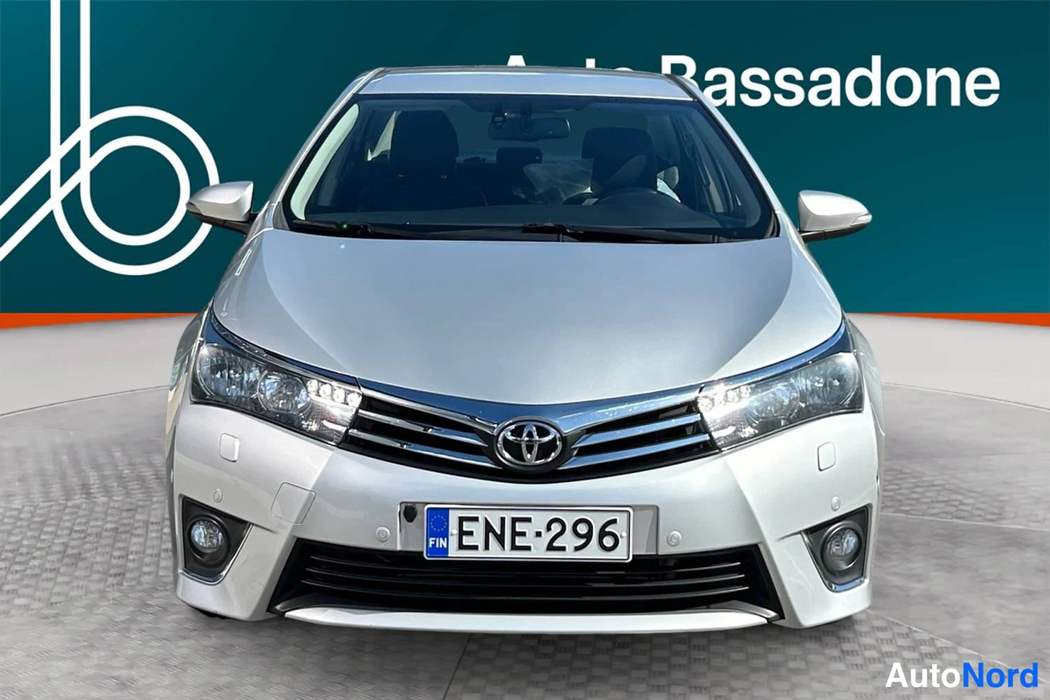Hopea Toyota Corolla 2015, edestä, kuva 3