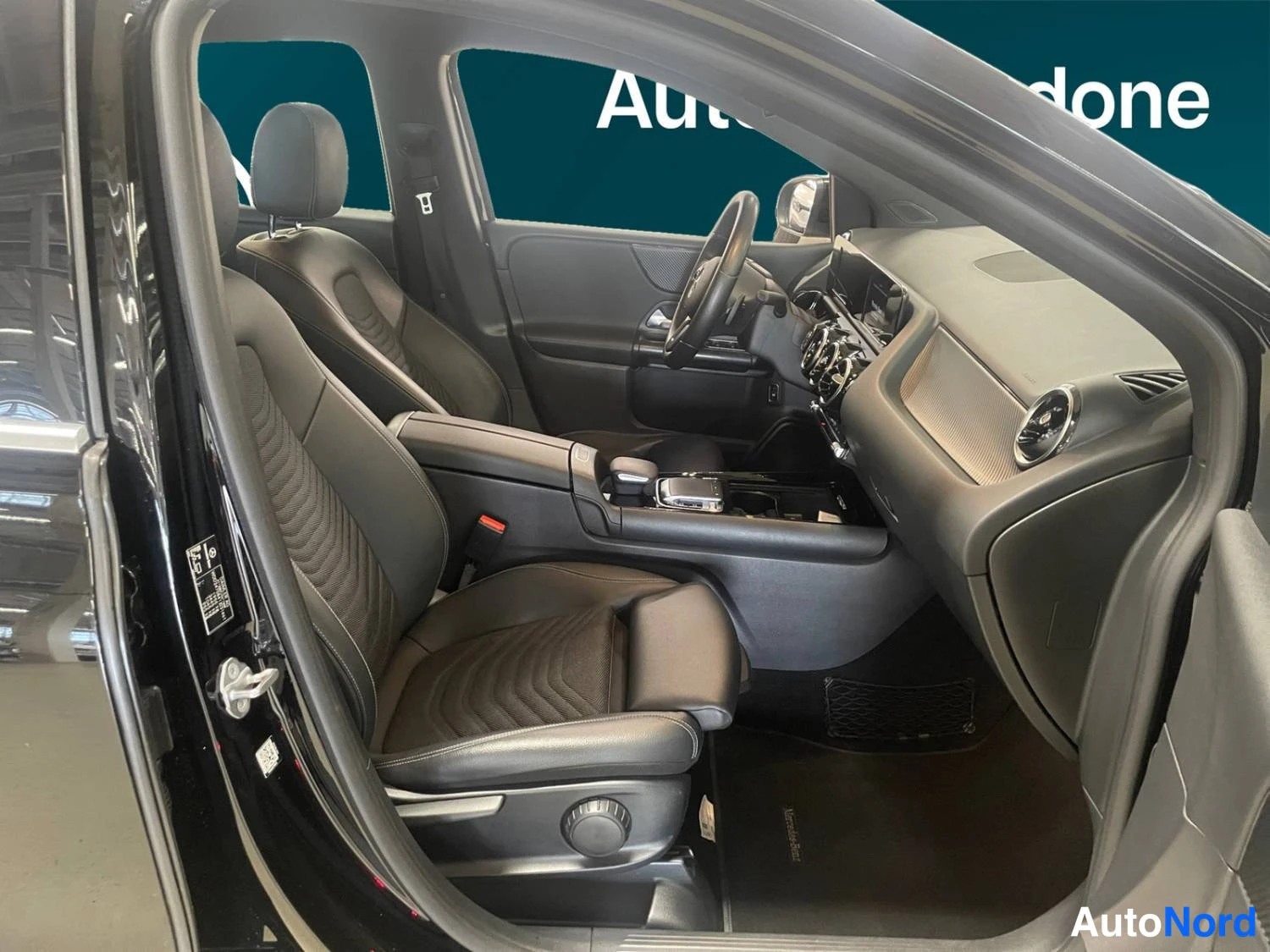 Black Mercedes-Benz B 180 2019, photo 21