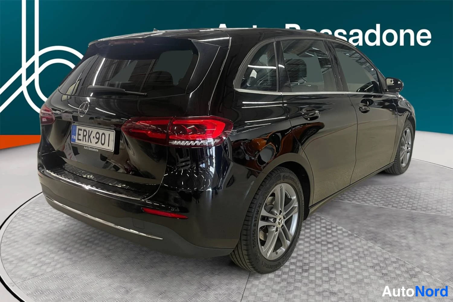 Black Mercedes-Benz B 180 2019, rear three-quarter, photo 7