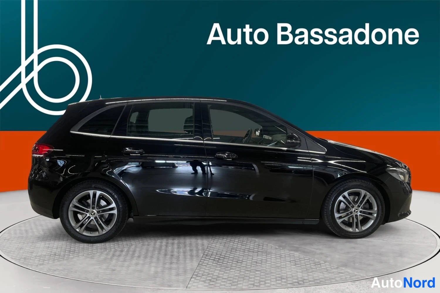 Black Mercedes-Benz B 180 2019, side, photo 5