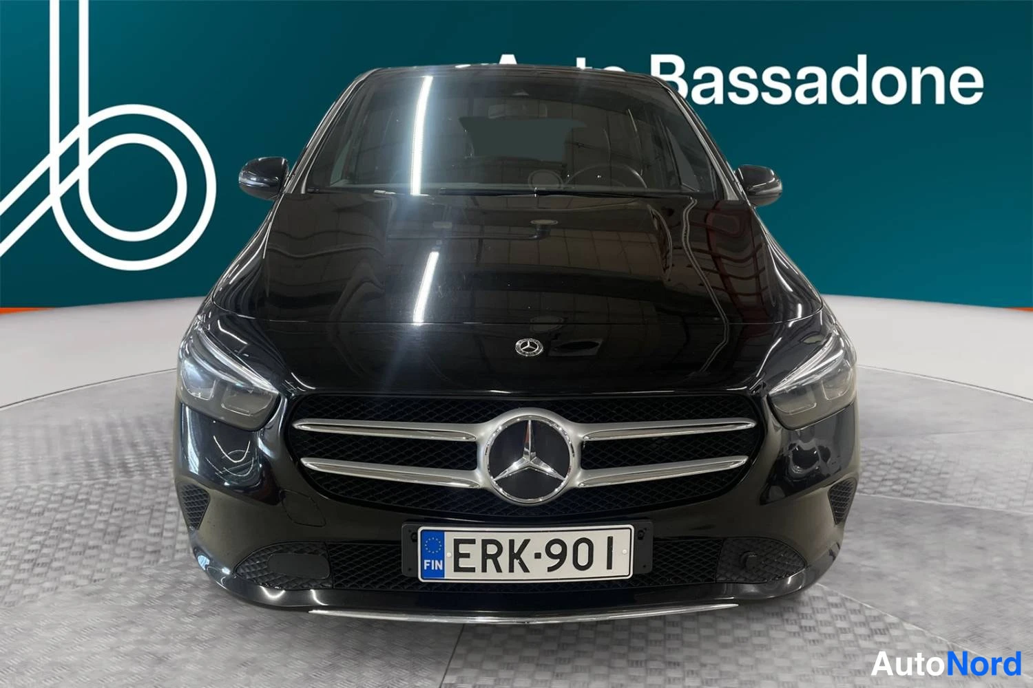 Black Mercedes-Benz B 180 2019, front, photo 3