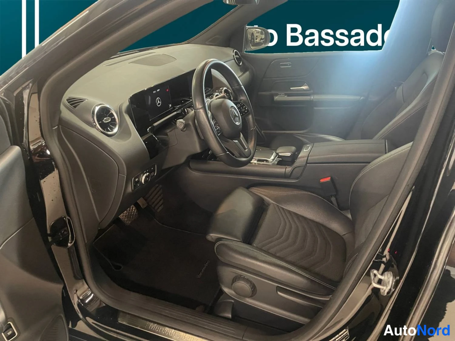 Black Mercedes-Benz B 180 2019, photo 9