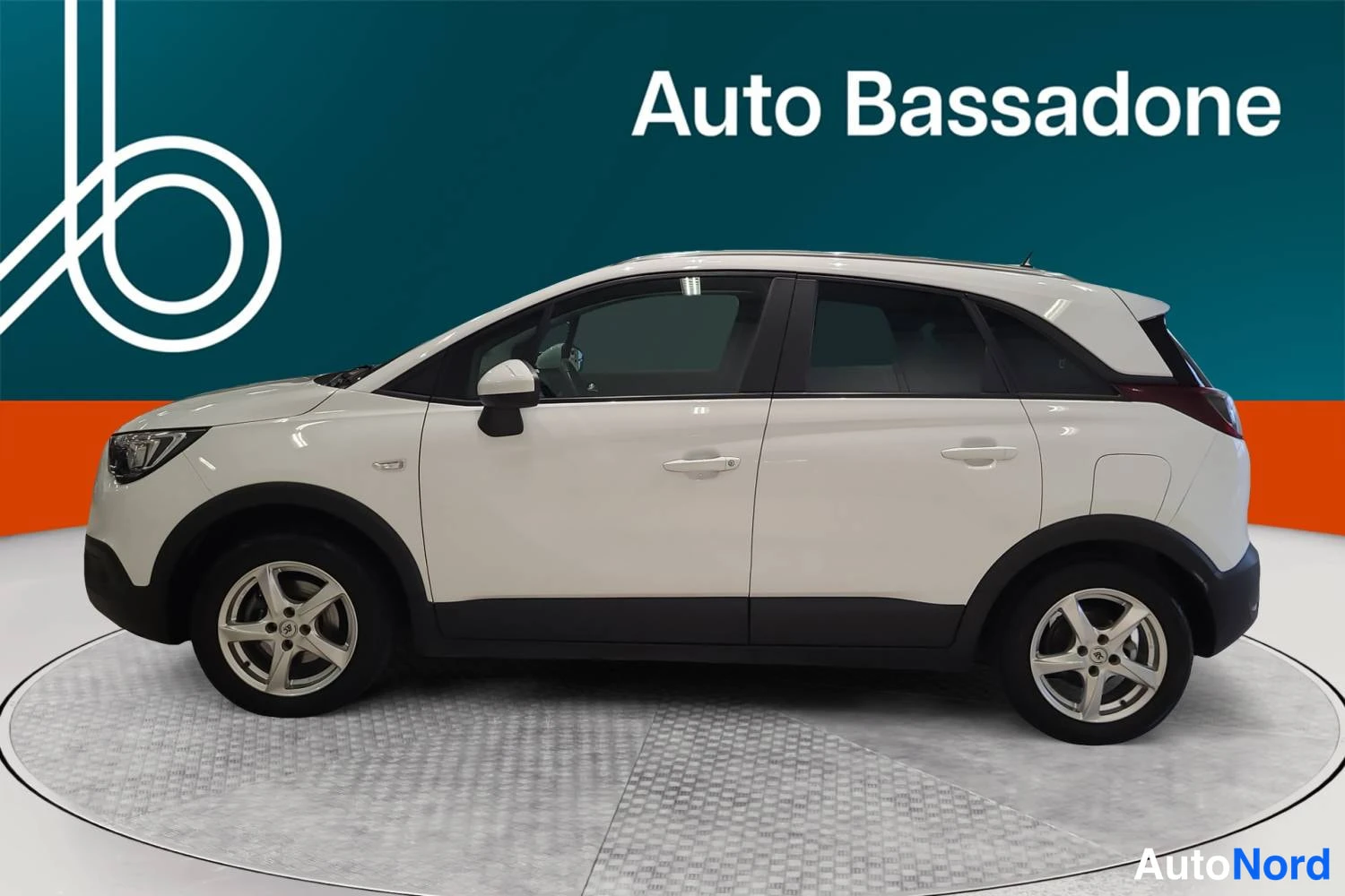 Valkoinen Opel Crossland x 2020, sivulta, kuva 5