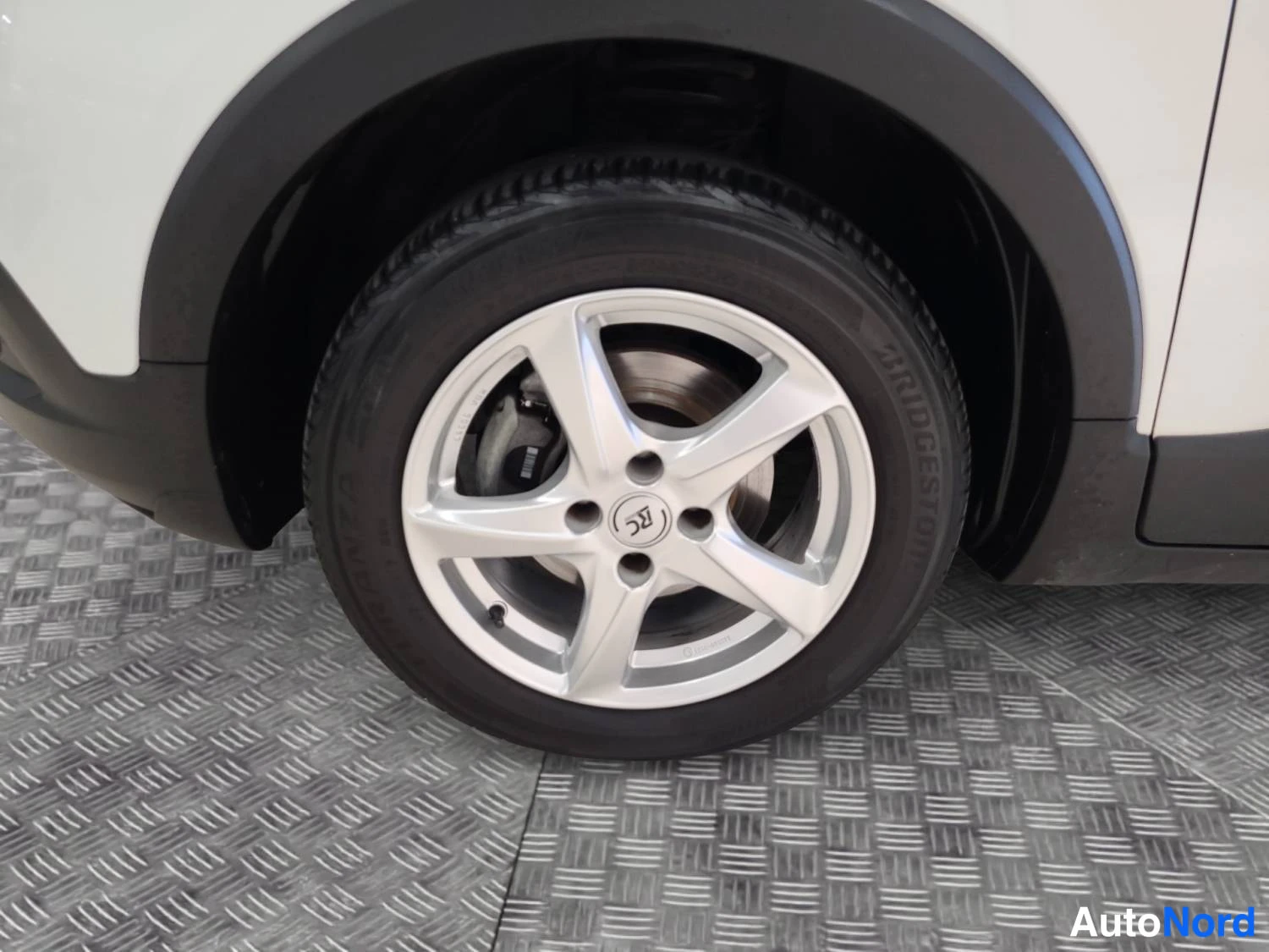 Valkoinen Opel Crossland x 2020, sivulta, kuva 6